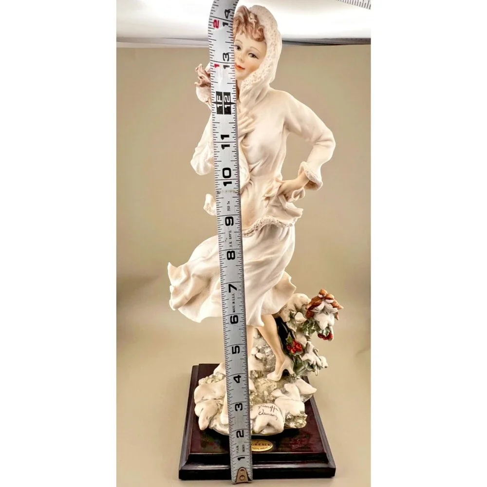 Giuseppe Armani Winter Snowflakes Porcelain Figurine #0235F Signed ITALY EUC Vtg